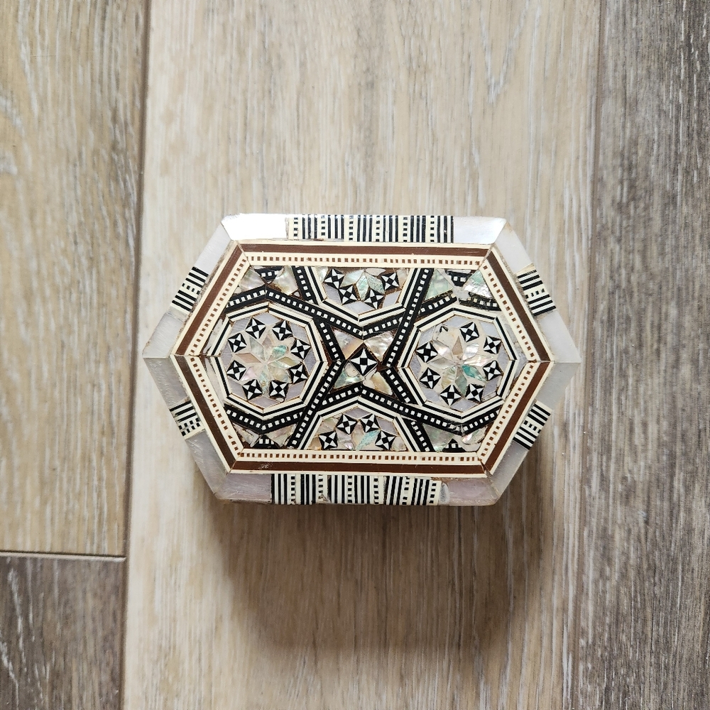 Mother of Pearl Velvet Trinket Box